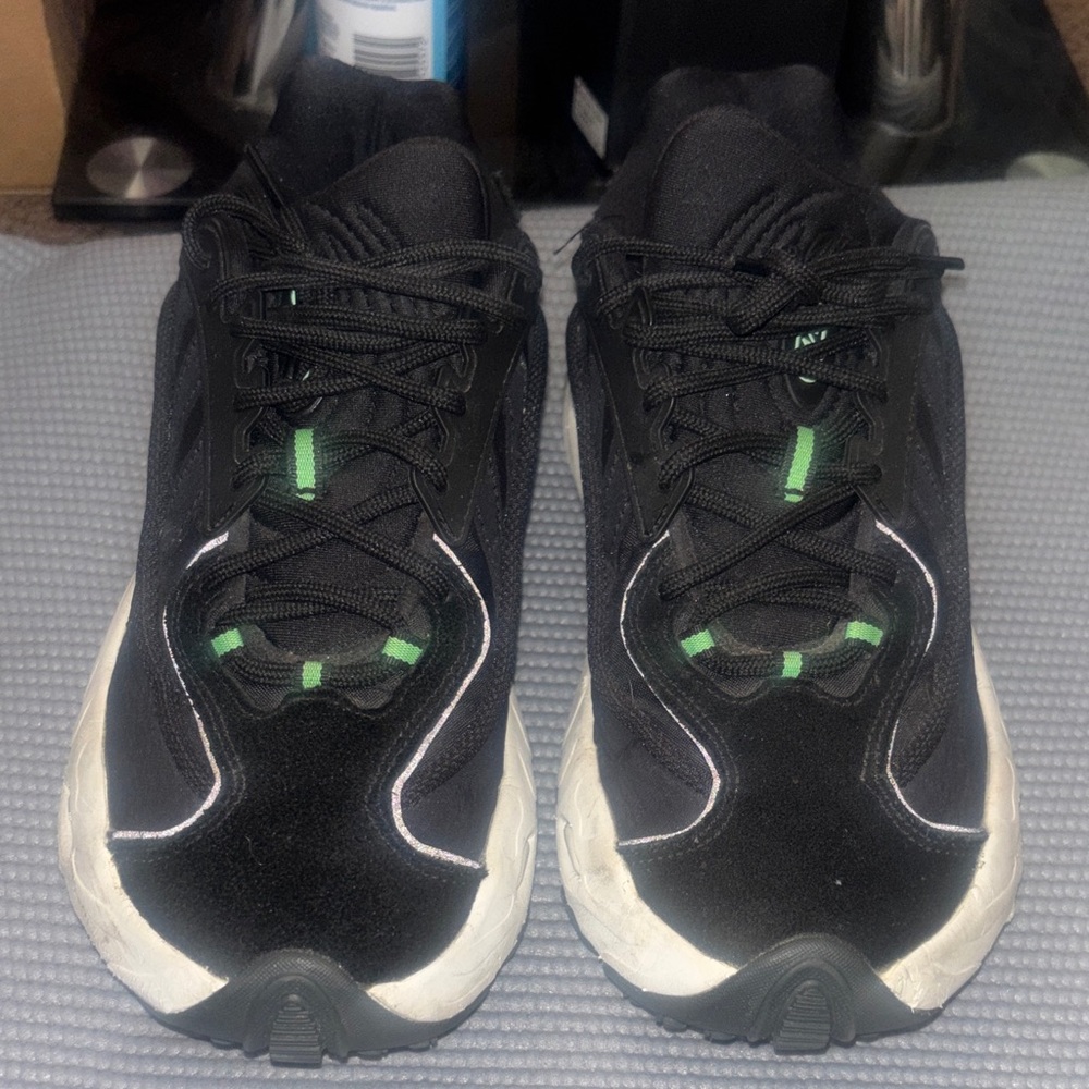 Black/White splash of Green